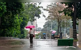Frente fria traz chuva forte e derruba temperatura no Norte do PR