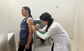 Profissionais de saúde são imunizados contra dengue em Cambé