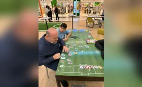 Troca de figurinhas é esquenta para a Copa do Mundo