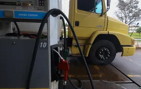 Preço do litro do diesel passa de R$ 8 em Londrina