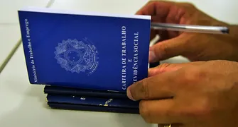 Carteiras assinadas batem recorde no último trimestre de 2025