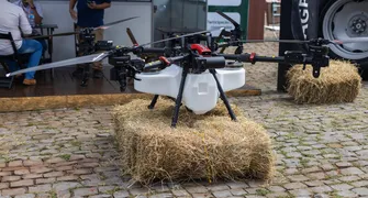 Drones agrícolas revolucionam o campo, mas seguir normas de voo é fundamental