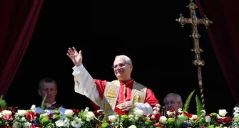 Papa Leão XIV pede paz em sua primeira mensagem de Páscoa
