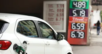 Combustíveis puxam queda nas vendas do comércio