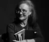 Luci Collin lança livro de contos