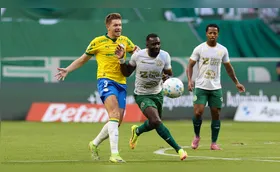Com um a menos, Palmeiras bate Chapecoense