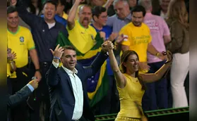 Imagem ilustrativa da imagem Em nome do pai, Flávio Bolsonaro oficializa candidatura à Presidência