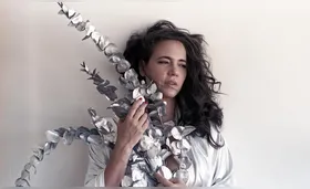 'Esgotada': show da cantora Tiê no FIML faz alusão à maternidade