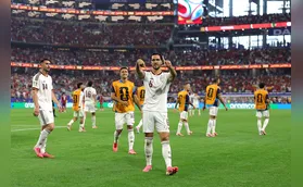 Espanha faz gol no fim, vence Portugal e segue na Copa