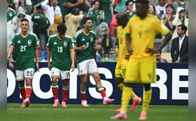 México brilha e vence a África do Sul na estreia