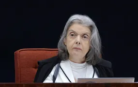 Dos heróis antigos ao novo desarmado heroísmo nacional