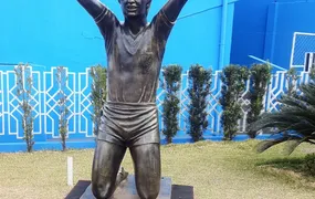 Ídolo Garcia saúda a torcida na entrada do LEC