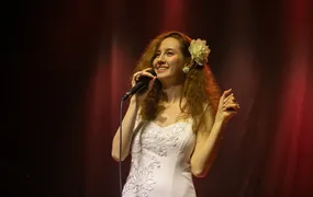 Keidma Juliana abre o Circuito Pé-Vermelho cantando Gal Costa