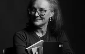 Luci Collin lança livro de contos