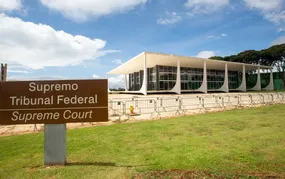 Ex-ministros do STF pedem apuração rigorosa da "mais aguda crise"