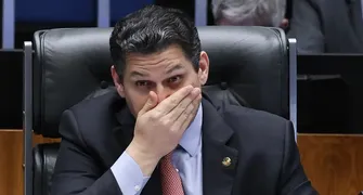 Alcolumbre mantém silêncio sobre 6x1 e oposição tenta preservar escala