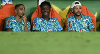 Ancelotti indica Neymar brigando por posição com Vini e Raphinha