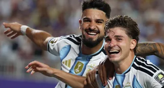 Argentina bate Suíça e enfrenta Inglaterra na semifinal