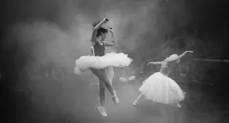 Atração internacional do FILO traz 'bailarinas em chamas'