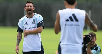 Atual campeã, Argentina estreia na Copa diante da Argélia