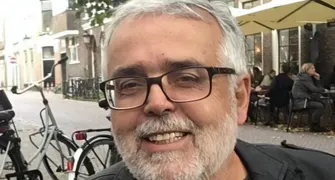 Autor londrinense lança livro de contos na Flip