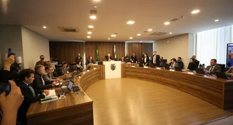 CCJ aprova parecer pela cassação do mandato de Renato Freitas