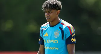 Com arbitragem brasileira, Espanha busca vitória contra a Arábia