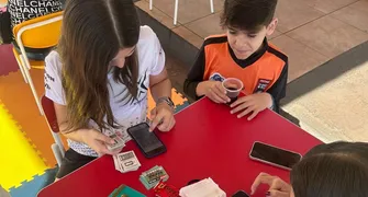 Completar o álbum da Copa pode desequilibrar o orçamento