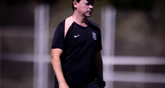 Corinthians encara o Athletico para voltar a vencer