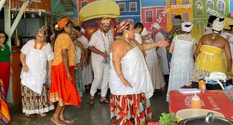 Cortejo e Xirê das Yabás homenageiam mulheres negras em Londrina