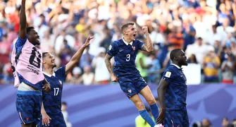De pênalti, França vence retranca do Paraguai e se classifica na Copa