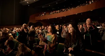 Denise Fraga arrebata o público com "Eu de Você"