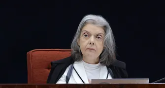 Dos heróis antigos ao novo desarmado heroísmo nacional