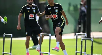 Douglas Santos elogia o Haiti e destaca dificuldade da Copa