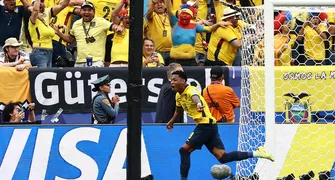 Equador vence a Alemanha de virada e se classifica