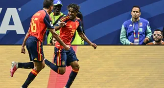 Espanha desencanta e vence a 1ª na Copa com goleada