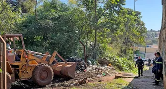 Força-tarefa realiza limpeza no Marco Zero de Londrina