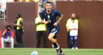Ibañez mira repetir sina de zagueiros campeões como laterais