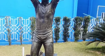 Ídolo Garcia saúda a torcida na entrada do LEC
