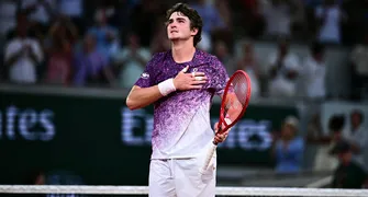 João Fonseca vence Djokovic em virada épica e vai às oitavas de Roland Garros