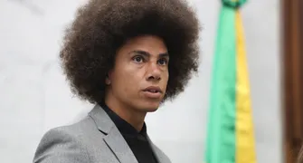 Justiça suspende sessão que poderia cassar Renato Freitas