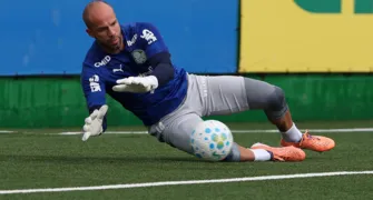 Líder Palmeiras recebe a lanterna Chapecoense