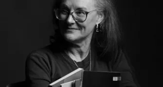 Luci Collin lança livro de contos