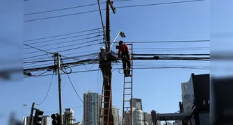 Mais de meia tonelada de cabos são retirados da avenida Higienópolis