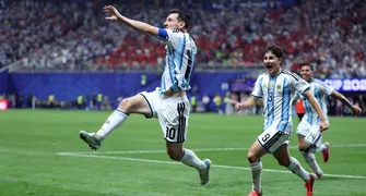 Messi brilha, Argentina vira sobre o Egito e se classifica