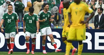 México brilha e vence a África do Sul na estreia