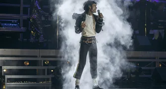 Michael Jackson continua atraindo multidões, agora no cinema