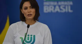 Michelle e Flávio Bolsonaro voltam a expor racha nas redes sociais