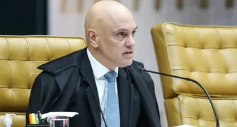 Moraes suspende visitas de Flávio a Bolsonaro na prisão domiciliar