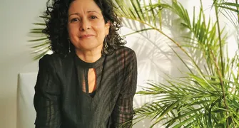 'Noite Negra" mostra mulheres sem refúgio num mundo hostil